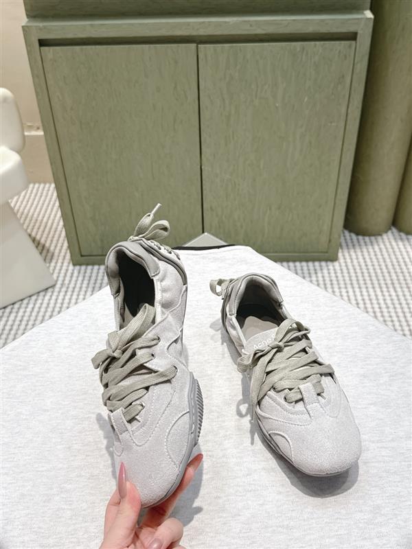 2025112716569376 310